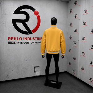 Blouson universitaire jaune décontracté pour homme – Vêtement d'extérieur tendance, chaud pour l'hiver, style streetwear emblématique, moderne et exclusif, décontracté - Product Image 4