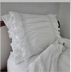 Housse de coussin décorative en satin brodé de dentelle à volants, style européen, De Maison India Eco - Product Image 4