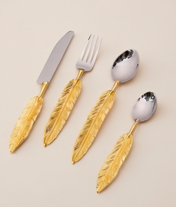 Ensemble de couverts en acier inoxydable avec manche en plumes dorées, finition miroir, passe au lave-vaisselle, pour mariage, style bohème - Product Image 1