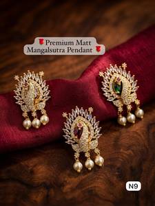 Pendentif Mangalsutra de luxe finition or pour femme avec perle et motif floral, idéal pour mariage, mariée ou usage quotidien - Product Image 2