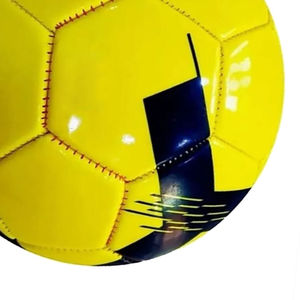 Ballon de football thermocollé classique de haute qualité, haute rétention d'air, taille et poids officiels, logo personnalisé pour les matchs de club et l'entraînement - Product Image 4