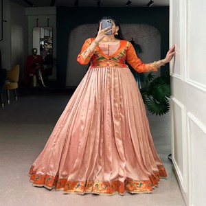 Vestido de Fiesta VASTRA COTTAGE para Mujer, Tejido de Seda Vichitra con Zari, con Encaje, Completamente Forrado y Cosido con Lona - Product Image 6