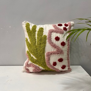 Funda de cojín 100% algodón de alta demanda con estampados florales y diseños para una decoración elegante de la sala de estar, disponible para la venta. - Product Image 4