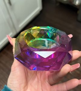 ที่เขี่ยบุหรี่ทรงกลมใสสีรุ้งเคลือบเงาแบบแกะสลัก ยี่ห้อ YearsCrystal พร้อมกล่องของขวัญหลายขนาด - Product Image 3