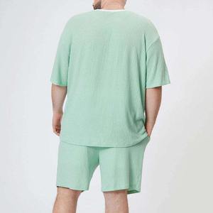 Ensemble T-shirt et short classique pour homme, confortable et simple, d'été, coupe oversize, col rond, en tissu gaufré, couleur menthe unie, avec logo personnalisé - Product Image 3
