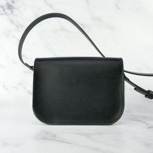 Bolso Bandolera de Cuero Genuino Personalizado, Bolso Tipo Satchel Mediano Mate con Correa Única y Cierre de Hebilla para Viajes Diarios - Product Image 2
