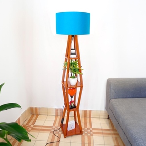 Lampadaire en bois en gros avec 4 étagères, ampoule LED personnalisée du fabricant incluse, lumière sur pied, couleurs variées, abat-jour, OEM ODM, vente en gros - Product Image 1