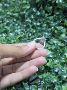 แหวนหมั้นเพชรทรงรีทองคำ 14K 18K หรูหรา ประดับเพชรเพฟดีไซน์ก้านแหวนแยกสำหรับผู้หญิง - Product Image 5