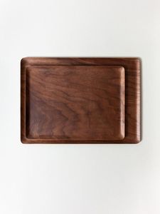Hermosa bandeja de madera para servir con patrón de vetas naturales, ideal para café, té, desayuno y exhibición decorativa. - Product Image 1