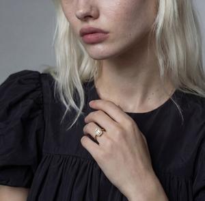 Anillo de Compromiso Solitario con Diamante CZ de Corte Esmeralda de 2.00 CT, con Bisel Milgrain, en Plata de Ley 925, Regalo de Aniversario de Bodas - Product Image 2