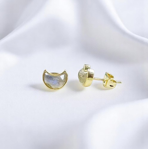 Boucles d'oreilles clous en labradorite naturelle, forme croissant de lune, 6x8mm |   Boucles d'oreilles en argent sterling 925 plaqué or avec pierres précieuses serties en clos, vente en gros - Product Image 6