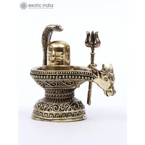 Petite sculpture Nandi Mukh Shivalingam en laiton de 2 pouces avec Naag et Trishul de protection pour les cadeaux et les temples fabriqués en Inde - Product Image 1