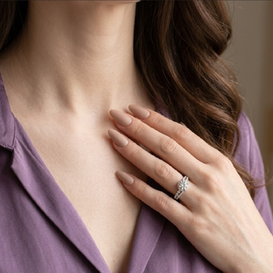 Vente en gros de bagues de fiançailles brillantes de qualité supérieure en or blanc massif 18 carats avec diamant véritable pour femme - Product Image 4