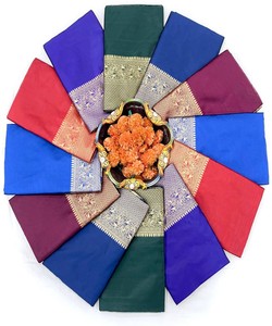 Sari de seda rojo con borde dorado, vestido de boda tradicional indio para mujer, estilo Banarasi, largo hasta el suelo. - Product Image 3