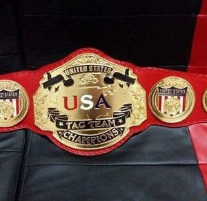 Cinturón de Campeonato NWA Tag Team USA, Cinturón de Cuero Rojo Grueso con Placas de Latón de 2 mm, Cinturón de Lucha Libre - Product Image 1