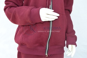 Conjunto Deportivo de Dos Piezas para Mujer, Color Borgoña, Estilo Urbano, Corte Regular, Forro Polar Premium, Etiqueta Tejida, Fabricación Personalizada - Product Image 3