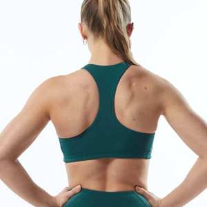 Conjunto Deportivo Verde con Top Halter y Leggings de Cintura Alta con Detalle Recortado - Product Image 6
