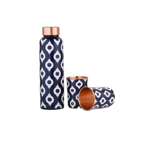 Ensemble de bouteilles en cuivre de haute qualité pour le déjeuner et le dîner Bouteille en cuivre pur ayurvédique de bonne santé pour boire directement décorative - Product Image 1