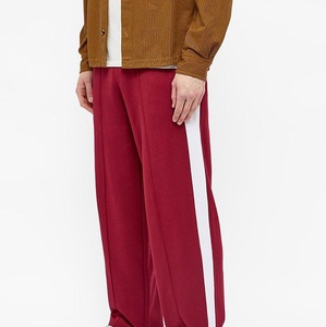 Pantalones Deportivos Holgados de Estilo Retro con Forro de Malla Personalizado en Color Morado para Hombre, Pantalones Deportivos de Nylon con Cordón en la Cintura y Rayas Laterales - Product Image 3