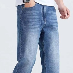Jeans en denim coupe droite pour homme avec logo personnalisé, coton de haute qualité, streetwear décontracté, pantalon en denim, fabrication OEM - Product Image 3