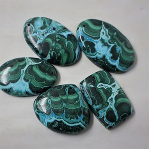 Pierres précieuses naturelles de chrysocolle, malachite et quartz, formes variées (brillant/coussin/coussin carré/poire/ovale), avec jeu de couleurs, certifiées - Product Image 6
