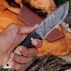 Cuchillo de Caza/Desollador Personalizable OEM de Acero Inoxidable con Mango de Madera Pakka y Funda de Cuero, Hecho a Mano, Marca ZA DAMASCUS MAKERS - Product Image 2