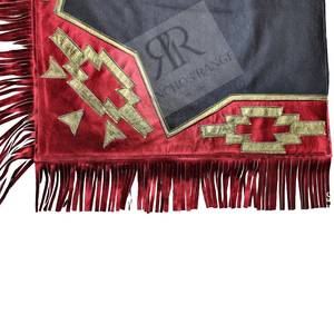 Chaps Western en cuir rouge et noir, longueur intégrale, avec appliques géométriques et pompons, pour le Rodeo - Product Image 3