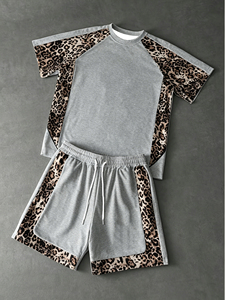 Ensemble de vêtements pour homme, coupe décontractée, deux pièces, avec t-shirt à manches courtes et short facile à porter pour les activités de plein air - Product Image 1