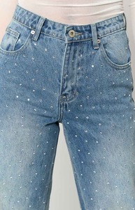 Jean large et droit en denim de coton respirant déchiré, délavé, de haute qualité, personnalisé pour femme, idéal pour l'hiver - Product Image 6