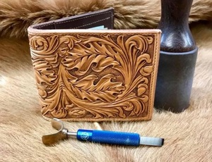 Portefeuille en cuir de style occidental avec fermeture à bouton-pression et poche à monnaie de Divine International - Product Image 5