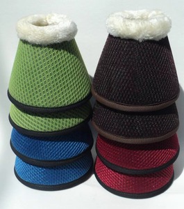 Bottes de protection personnalisables en cuir de crocodile véritable pour chevaux, noires, avec fourrure douce, options de tailles disponibles, vente en gros de protections de sabots Pakistan - Product Image 1