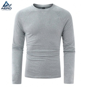 T-shirt décontracté à manches longues et col rond pour homme, couleur unie, design simple, tissu premium tendance - Product Image 1