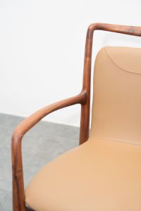 Chaise de salle à manger de luxe en bois de noyer avec assise rembourrée en cuir pleine fleur pour salle à manger, restaurant, hôtel, mobilier OEM ODM PISANO - Product Image 5
