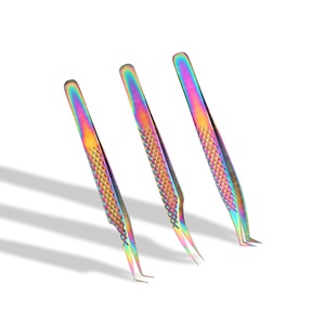 Agarre óptimo con pinzas de pestañas de Punta puntiaguda de acero inoxidable hechas a mano para múltiples técnicas de extensión de pestañas - Product Image 1