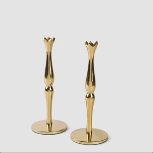 Candelabro de Metal Dorado Pulido - Elegantes Portavelas con Base Curva para Decoración de Mesa de Comedor - Product Image 3