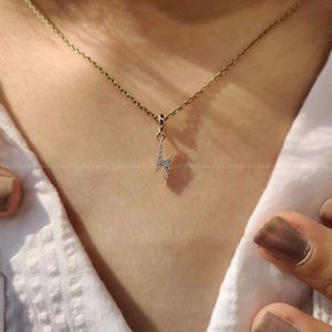 Pendentif moderne en forme de foudre avec diamants ronds en or jaune, bijou raffiné pour femme, collier élégant, cadeau, bijoux personnalisés - Product Image 6