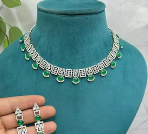 ชุดเครื่องประดับดีไซเนอร์หรูหราพร้อมชุดสร้อยคอทองเหลืองเพทายสีเขียวราชวงศ์สำหรับเป็นของขวัญงานแต่งงาน - Product Image 2