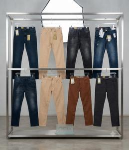 Stockify MultiBrands Jeans en coton pour homme, coupe classique, denim bleu, vêtements décontractés pour un style au quotidien, West Bengal - Product Image 6