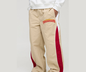Pantalon de survêtement beige pour homme Yourbrand avec bande latérale rouge, logo brodé, taille élastique, décontracté, pour l'automne - Product Image 1