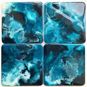 Ensemble de 4 sous-verres classiques inspirés de l'océan, vagues bleues profondes, faits à la main, écologiques, luxueux, élégants, pour la salle à manger, la table basse - Product Image 1