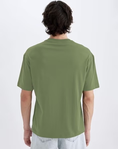 Camiseta de Hombre Oversize con Hombros Caídos, Fabricada por OEM, 100% Algodón, Peso Pesado 240 GSM, con Gráficos y Logotipo Personalizados - Product Image 2