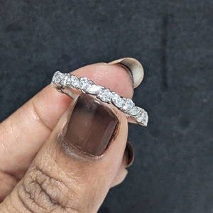 Anillo de Boda de Media Eternidad con Diamantes Cultivados en Laboratorio de Corte Brillante de 0.55 Ct de Lurba Jewels, Certificado por IGI, Anillo de Lujo para Mujer en Oro Sólido de 14k - Product Image 5