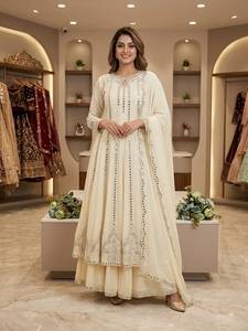 Conjunto de top de georgette con bordado de secuencia de diseño y trabajo con espejos reales, con falda lehenga y dupatta, completamente cosido y listo para usar. - Product Image 1