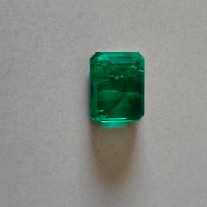 Elegante Gema Verde Cultivada en Laboratorio, Corte Personalizado en Múltiples Formas, Piedra de Alta Claridad y Calidad para Joyería Hecha a Mano - Product Image 1