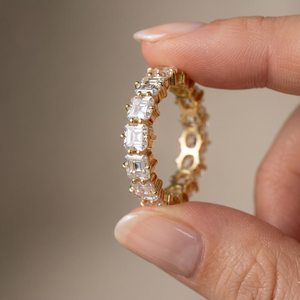 Anillo de Eternidad Completo con Moissanita Auténtica de Corte Asscher, Plata 925 con Baño de Oro Fino, Joyería para Aniversario y Fiestas - Product Image 4