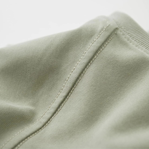 เสื้อยืดคอตตอนพรีเมียมสีเขียวเซจสำหรับผู้ชาย คอกลม นุ่มสบาย ใส่ได้ทุกวัน น้ำหนักเบา ระบายอากาศดี สไตล์มินิมอล เสื้อยืดพื้นฐาน - Product Image 2