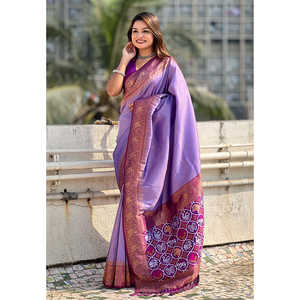 Sari Patola de Tela Pura Lavanda con Tejido Zari de Elite Weaves, con Tejidos en Contraste Intrincados, Ropa India y Pakistaní - Product Image 2
