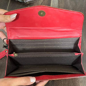 Portefeuille long en cuir travaillé à carreaux rouges et blancs tendance pour femme, porte-cartes et porte-billets en cuir de style western avec dragonne, pochette à main - Product Image 6