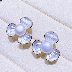Boucles d'oreilles Zhuji de style rétro français, perles d'eau douce irisées, accessoires, perles blanches pour femmes, style petite fleur fraîche - Product Image 2