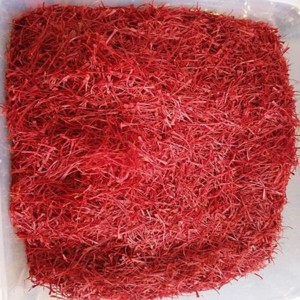 เส้นหญ้าฝรั่นพรีเมียม 100% บริสุทธิ์ จากดอกโครคัสซาติวัส สีแดง สำหรับใช้ในอาหาร ชาสมุนไพร และเครื่องสำอาง - Product Image 1